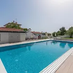 In Pjescana Uvala Mit Garten- Grill By Interhome Daire Pula
