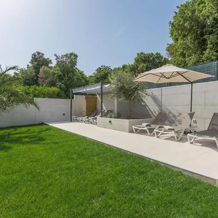 아파트 In Pjescana Uvala Mit Garten- Grill By Interhome