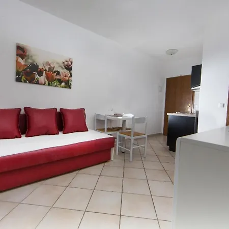 In Pjescana Uvala Mit Garten- Grill By Interhome פולה