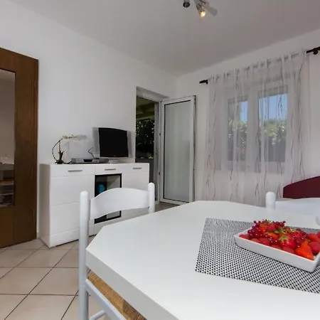 Apartmán In Pjescana Uvala Mit Garten- Grill By Interhome Pula