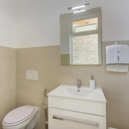 In Pjescana Uvala Mit Garten- Grill By Interhome דירה *