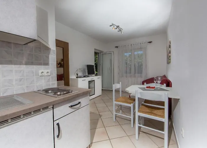 Apartmán In Pjescana Uvala Mit Garten- Grill By Interhome