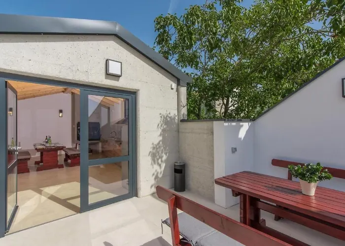 Apartmán In Pjescana Uvala Mit Garten- Grill By Interhome Pula